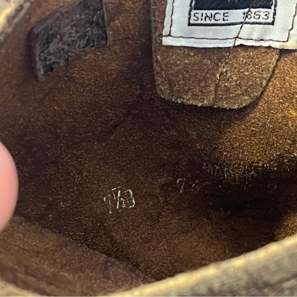 Frye Veronica Engineer Crackled Boots Womens size 7.5 - Picture 3 of 11